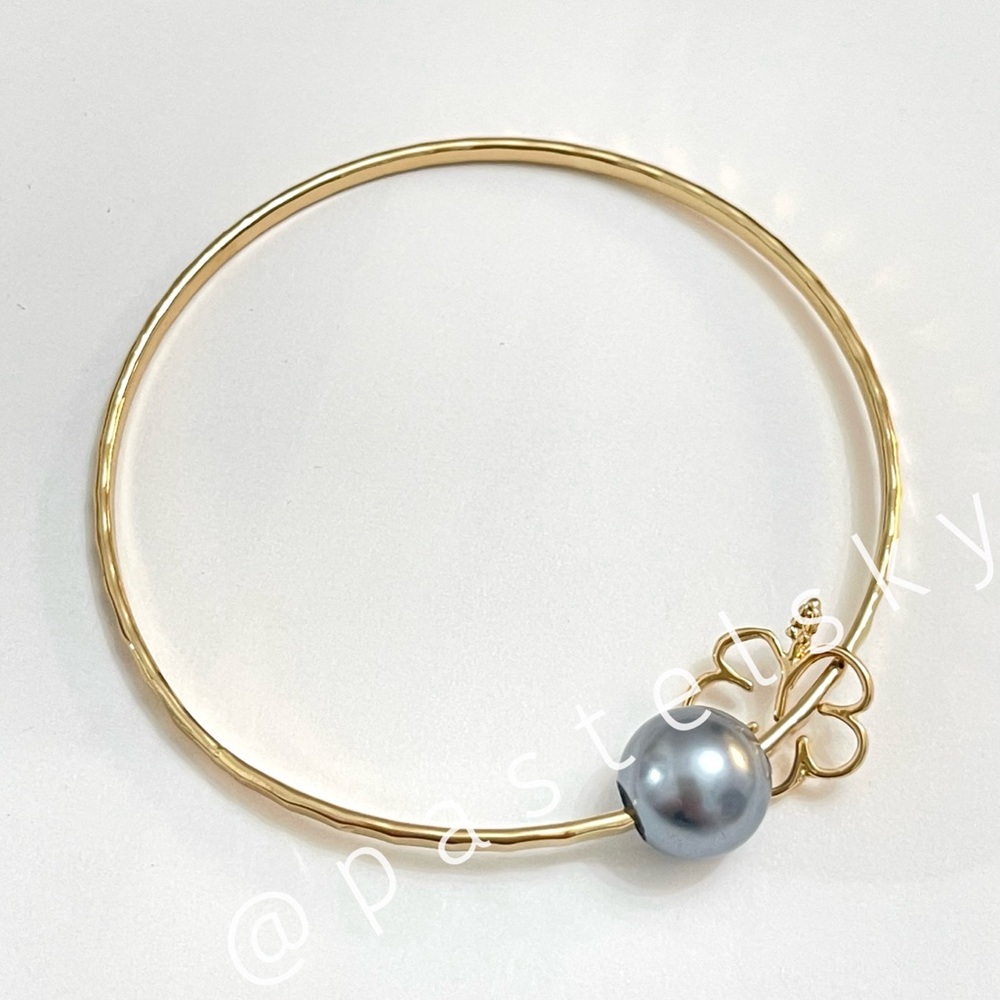 🆕 HAWAIIAN style gold bangle with pearl and hibiscus flower jewel